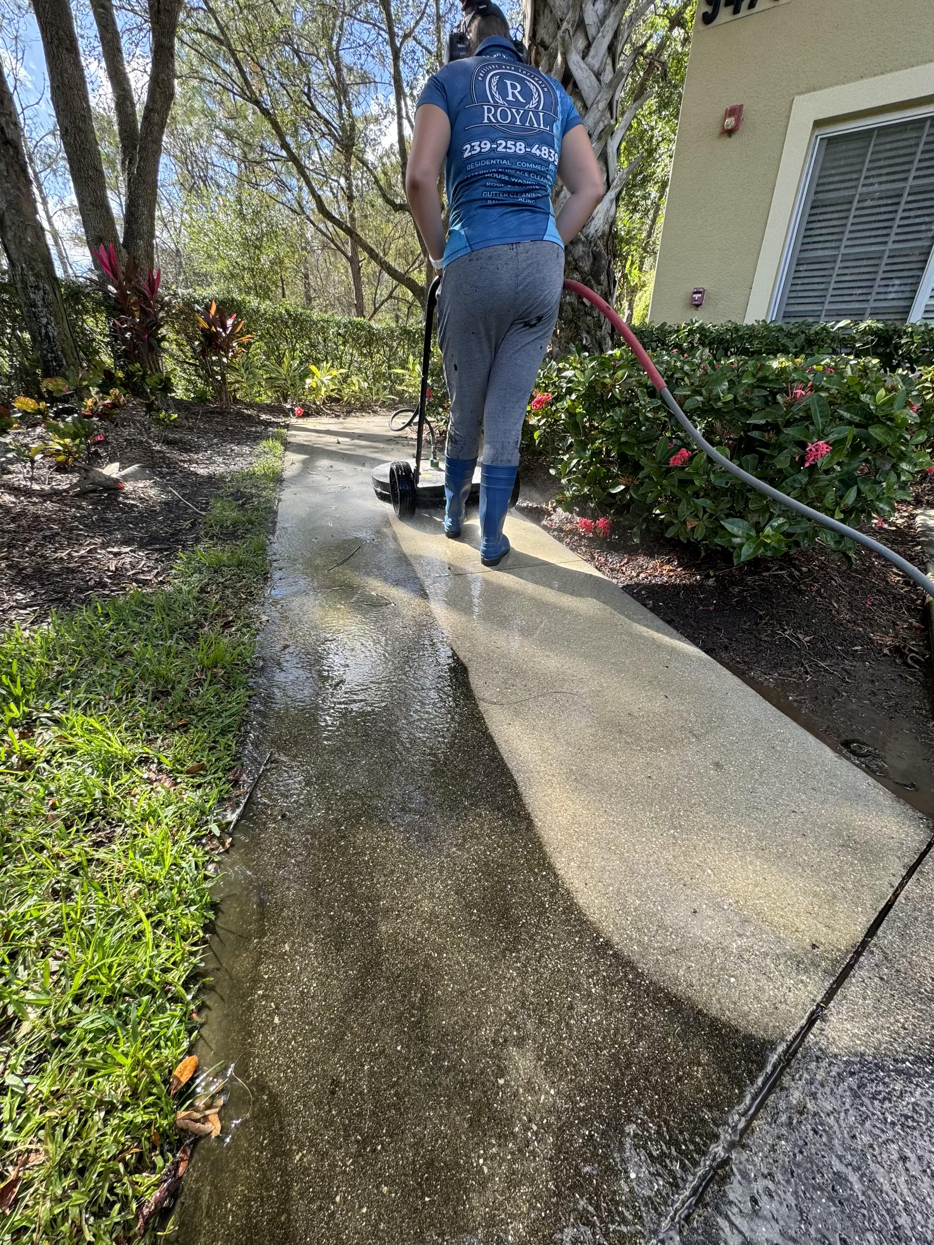 Quality Sidewalk Pressure Washing in Fort Myers